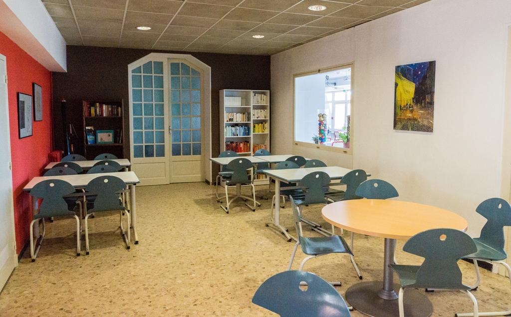 Ymca Villeneuve Les Avignon Hotel Eksteriør billede